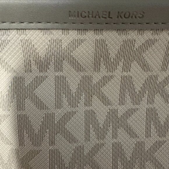 Michael Kors belt bag - Picture 6 of 11